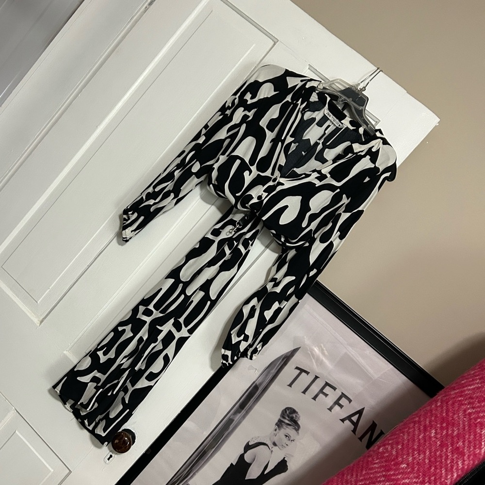 ZARA • Beautiful Abstract Design Black & White Patterned Midi Dress - Picture 8 of 16